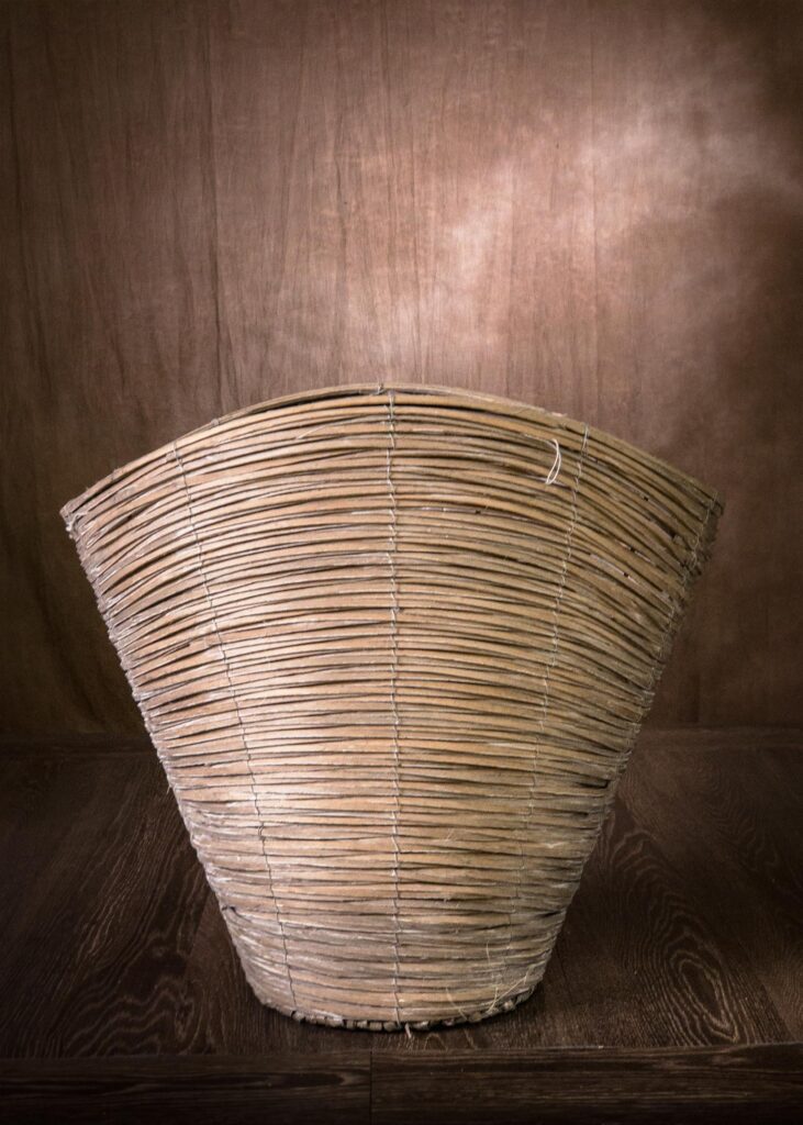 Vaso in vimini svasato moderno