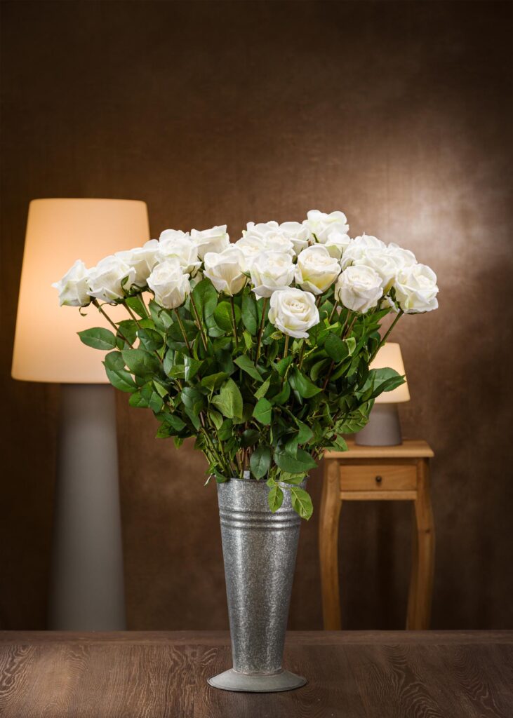 Ramo di Rosa artificiale bianca finta